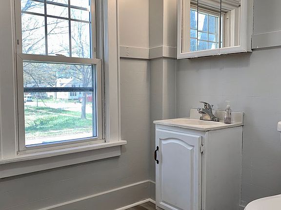 4th image of 1880 Sanford St #2