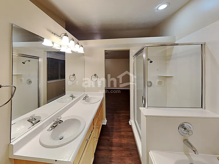 459 N 990 E — Photo 10