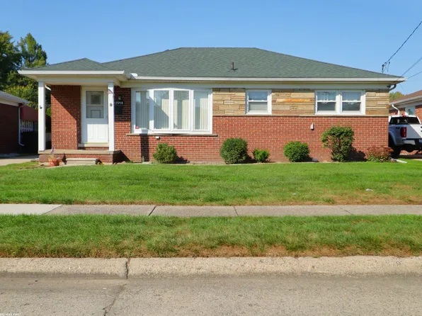 22549 Shorewood Dr, Saint Clair Shores, MI 48081