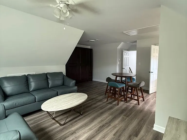 209 Briarcliff Ln #B — Photo 4