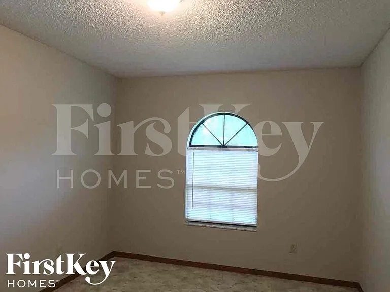 742 Eunice St — Photo 13