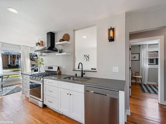 4th image of 7220 N Olcott Ave