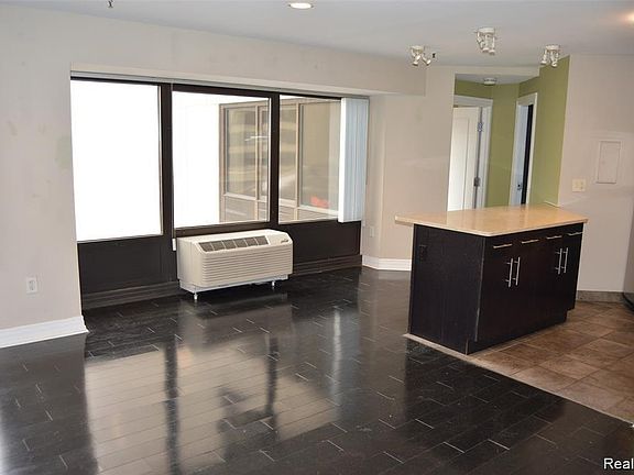 3rd image of 1001 W Jefferson Ave #300/5C