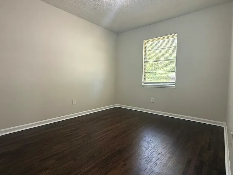 933 Leacrest Ave — Photo 7