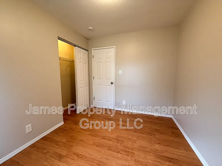 1004 Oakland Dr — Photo 7