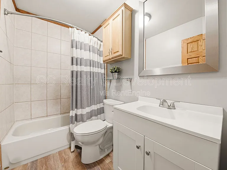 938 Canterbury Dr — Photo 13
