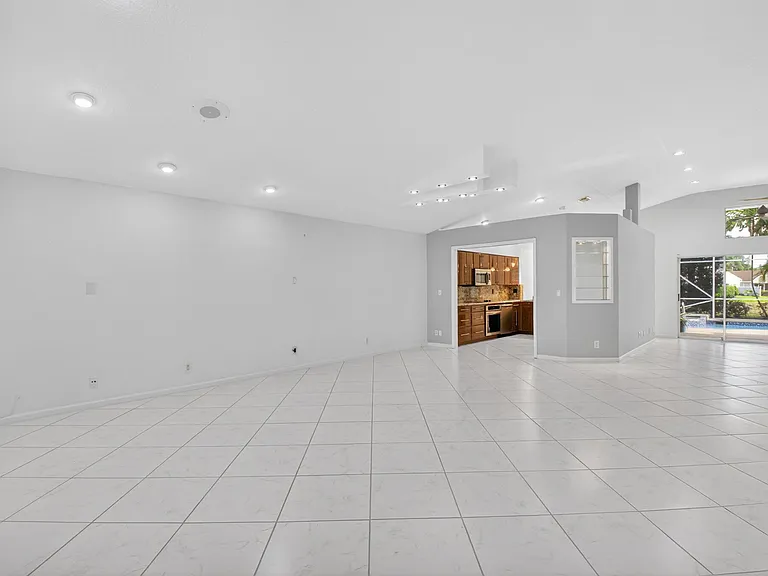 7558 Ironbridge Cir — Photo 91