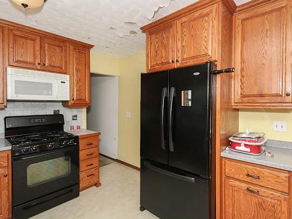 3rd image of 1718 Heron Ln N