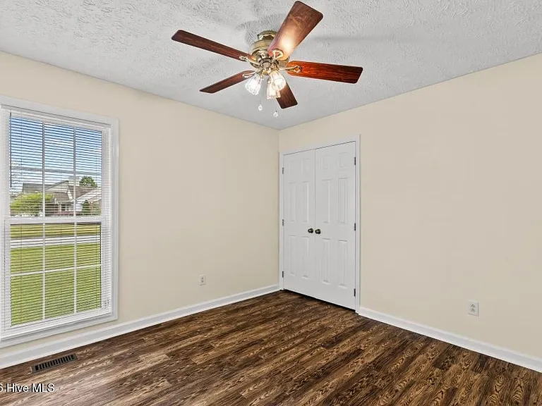 103 Richmond Dr — Photo 20