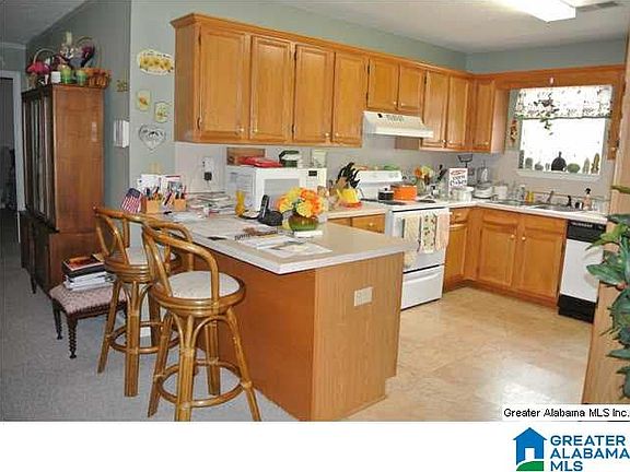 3rd image of 1810A Oakleaf Ln NE