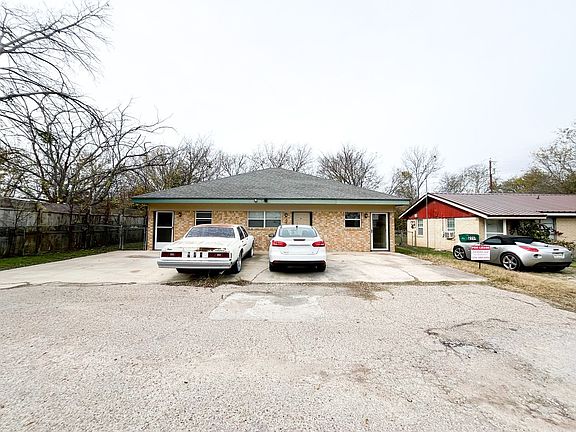 2nd image of 211 W Bobwhite Ln