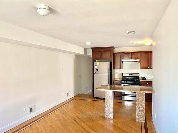 3rd image of 188 Hylan Blvd #B
