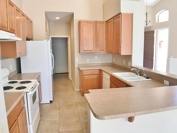 5th image of 1577 E Earl Dr