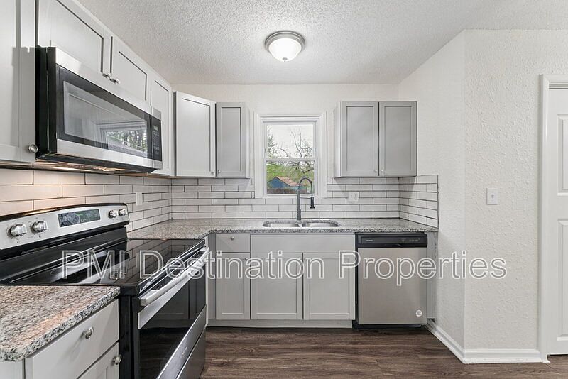 1st image of 5026 Locust Ave