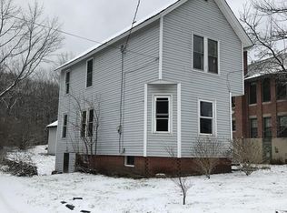 3 School St, Chester, MA 01011