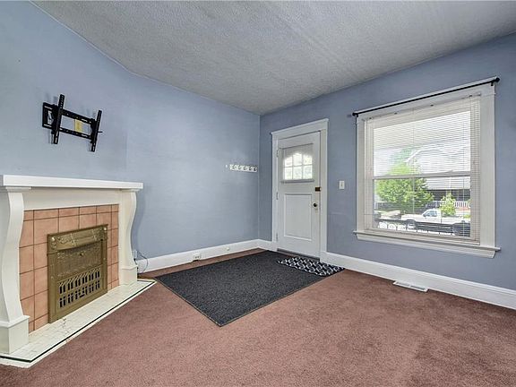 3rd image of 1443 Rosewood Ave