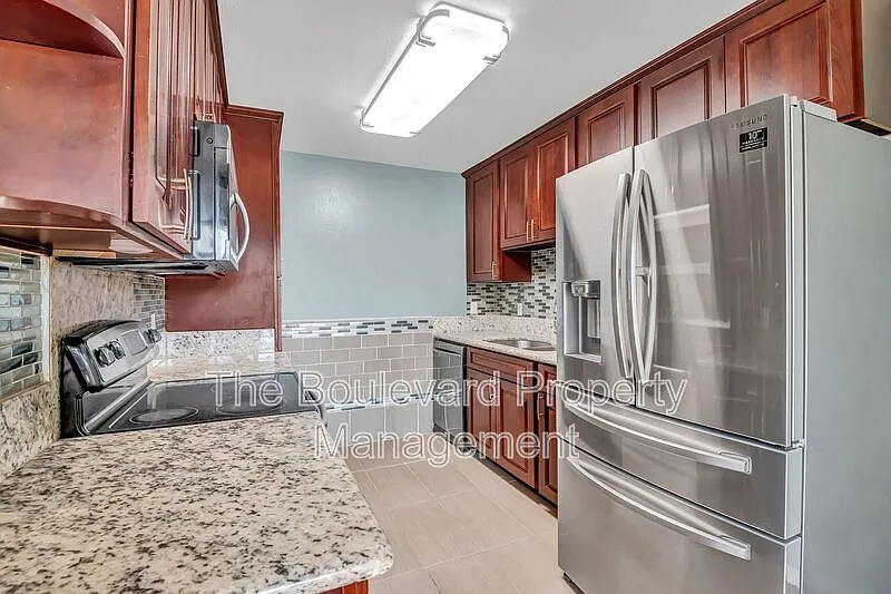 2 bed, 1.0 bath, 701 sqft, $2,760 — Photo 2
