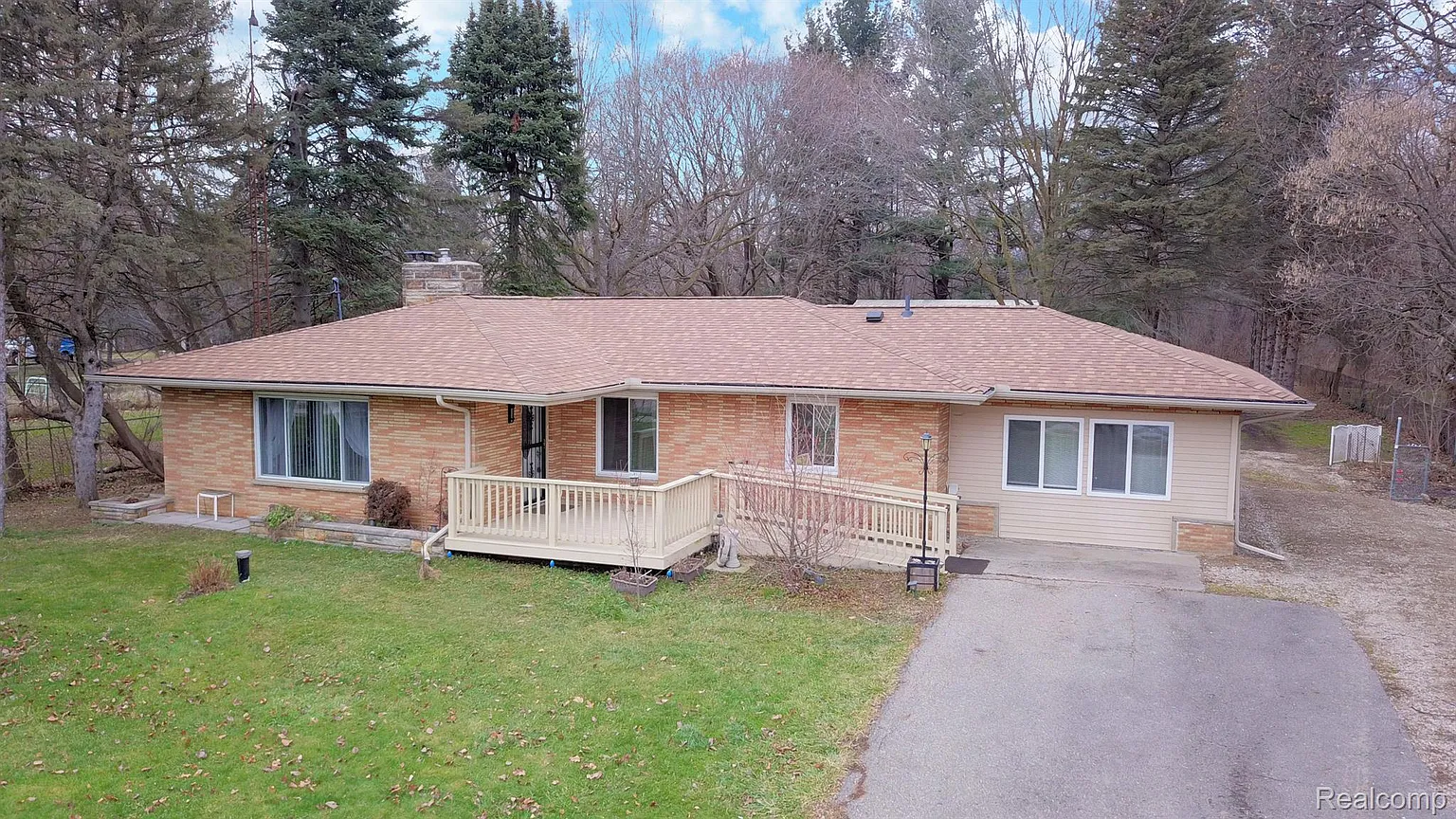 8075 Davison Rd photo 1