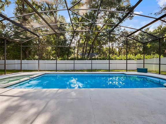 3rd image of 1341 Deer Lake Cir