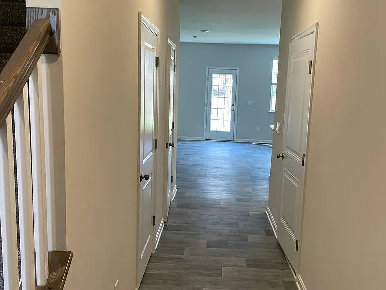 413 Tevis St — Photo 2