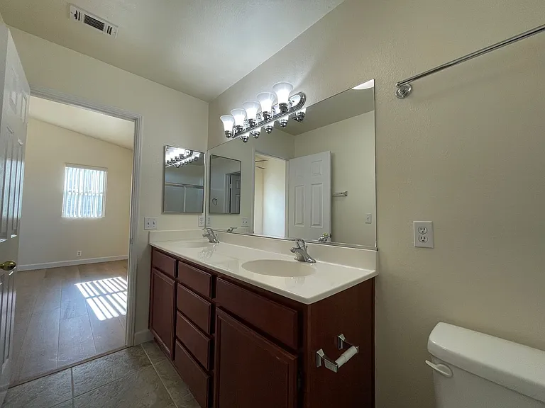 21256 Vidal Ct — Photo 34