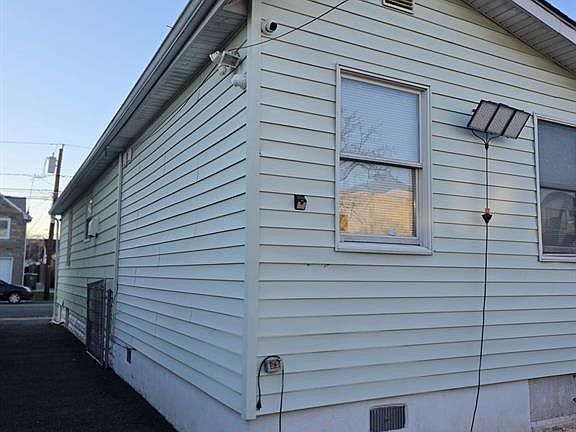 4th image of 732 Essex Ave