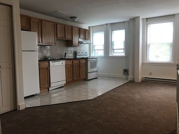 3rd image of 181 Pleasant St #12