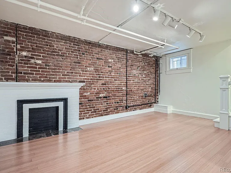 954 N Pearl St #B — Photo 3