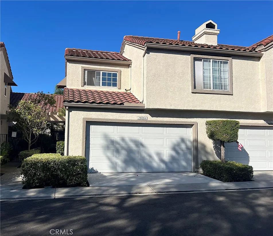 2 bed, 2.5 bath, 1429 sqft, $4,200 — Photo 1