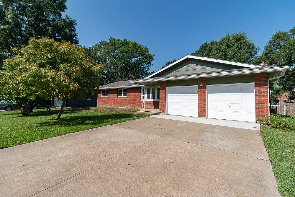 4 bed, 2.5 bath, 1920 sqft, $2,975 — Photo 1