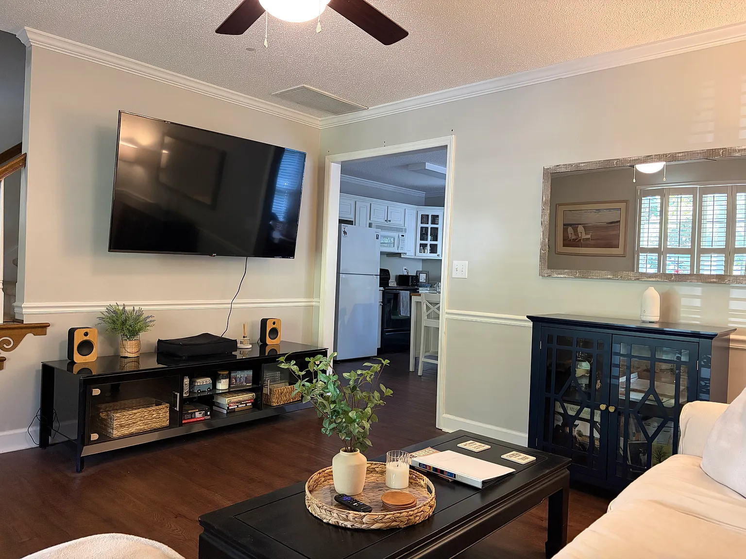 3 bed, 1387 sqft, $2,700 — Photo 2