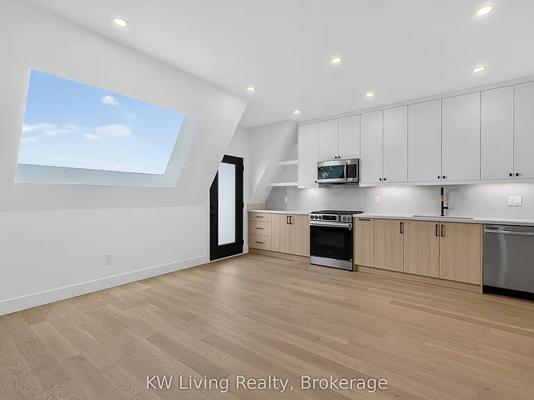 96 Belgravia Ave — Photo 9
