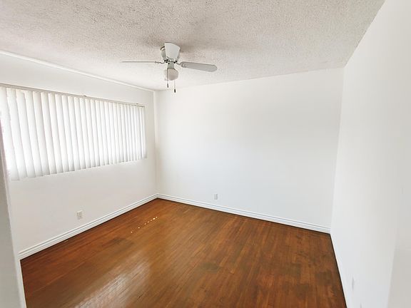 3rd image of 956 Wilcox Ave APT 14