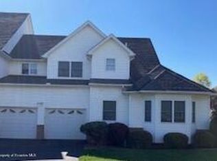 25 Sharon Dr, Moosic, PA 18507