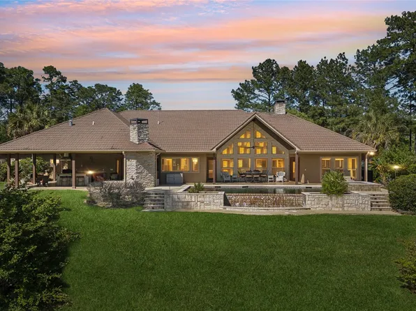 225 McGregor Dr, Brookeland, TX 75931