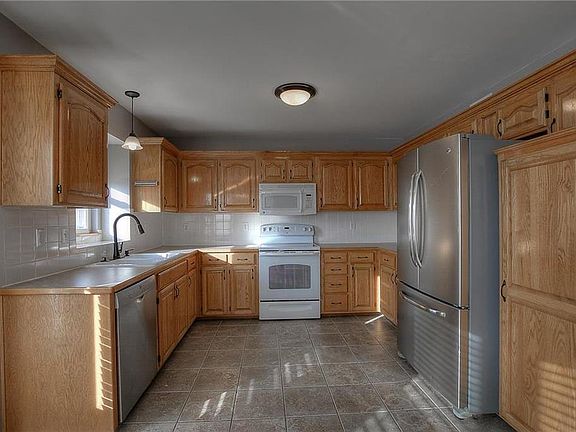 4th image of 504 N Saville Ct