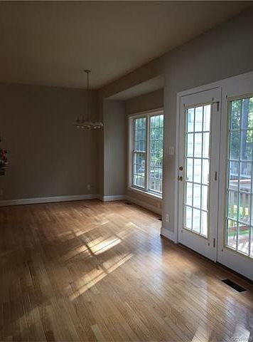 2nd image of 5801 Springmount Rd