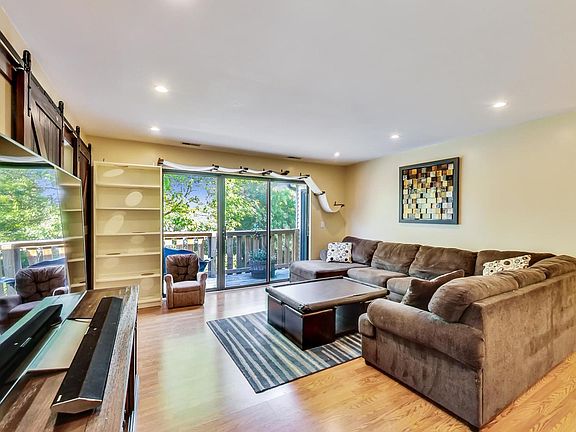 5th image of 698 Hapsfield Ln #4A2