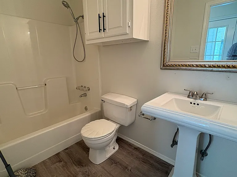 305 Myrtle Ave — Photo 4