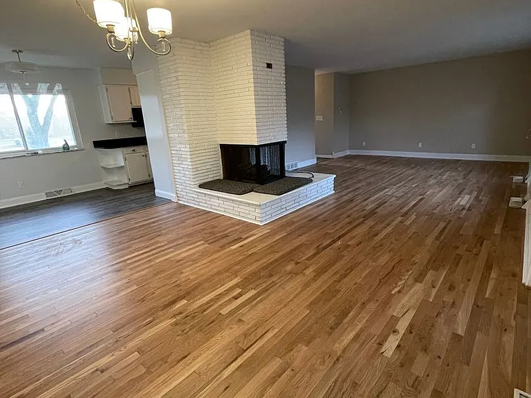 3212 Charing Cross Rd — Photo 21