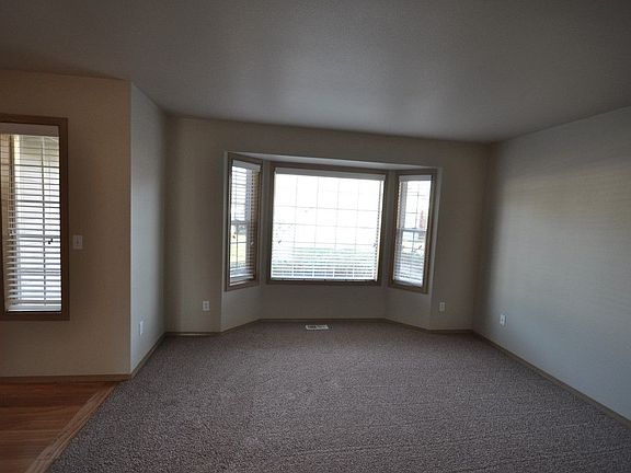 5th image of 11918 63rd Ave E