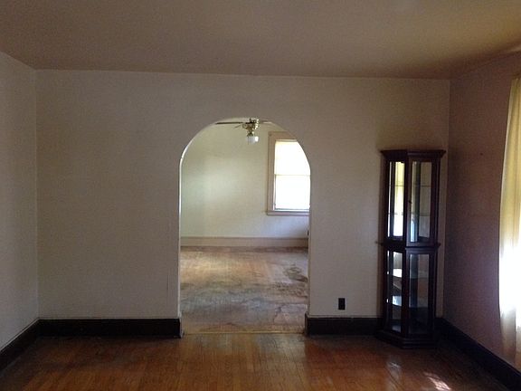 5th image of 36 Hillcrest Ter
