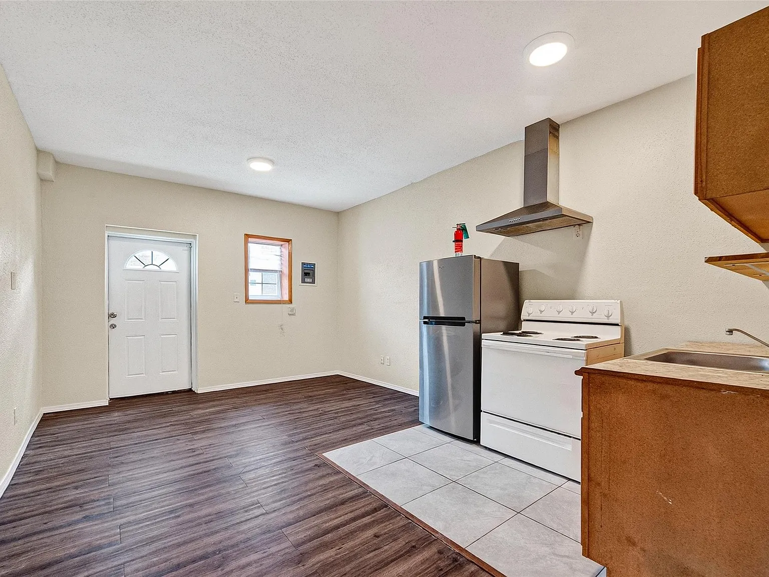 1 bed, 1.0 bath, 1000 sqft, $900 — Photo 4