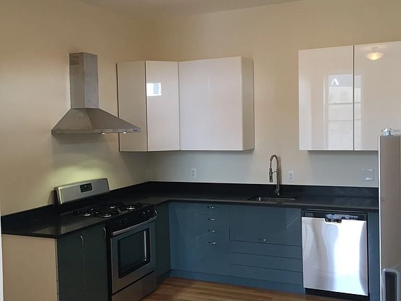 3rd image of 3033 W Belmont Ave Unit 2
