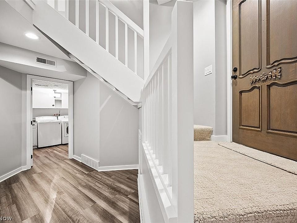 1st image of 460 Darbys Run #15