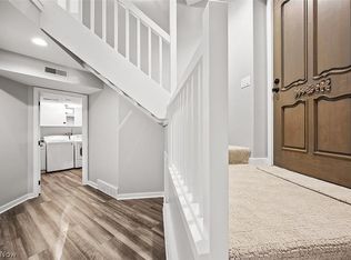 460 Darbys Run #15, Bay Village, OH 44140