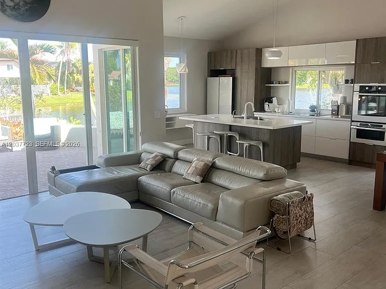 1130 Spyglass — Photo 2