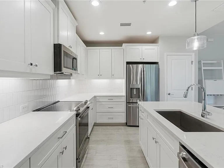 2560 Seychelles Dr #1003 — Photo 6