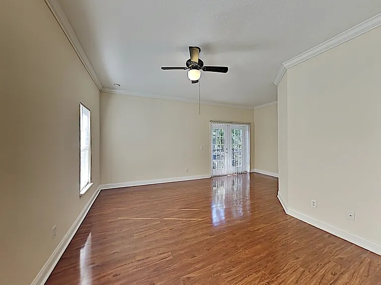 1210 Catherine St — Photo 5