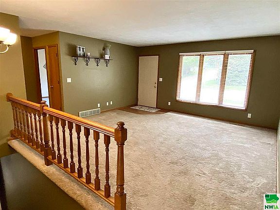3rd image of 4300 Seger Ave